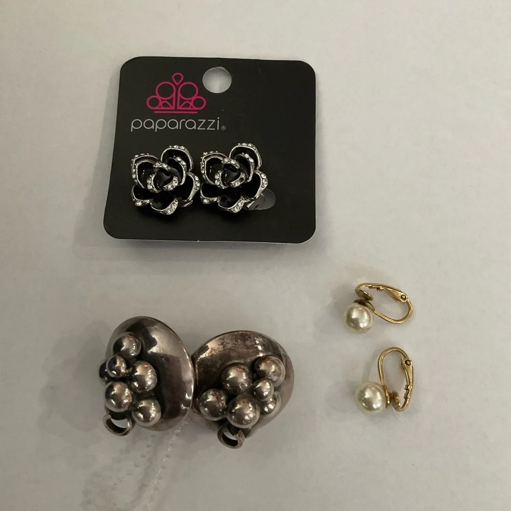 NEW PAPARAZZI CLIP ON EARRINGS TWO VINTAGE‎ CLIP ON EARRINGS
